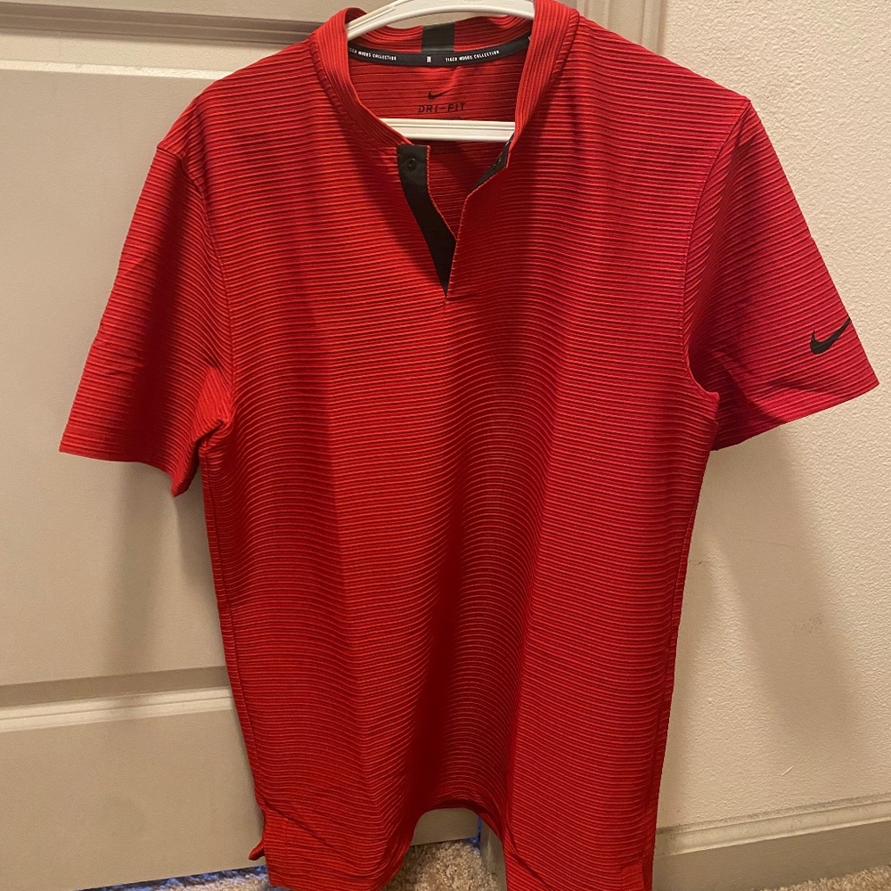 Nike Tiger wood Red golf shirt Size Small